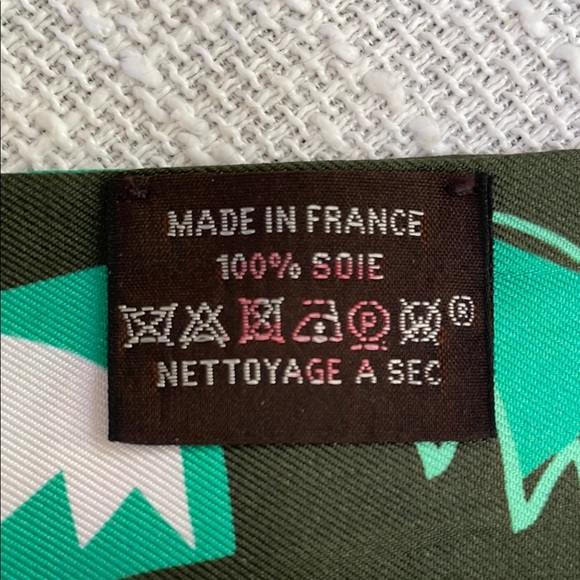 Hermès Green and Pink Twilly Scarf - Picture 5 of 6